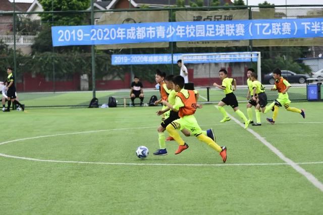 齐尔克泽将以500万欧元租借加盟佛罗伦萨，曼联希望实现买断